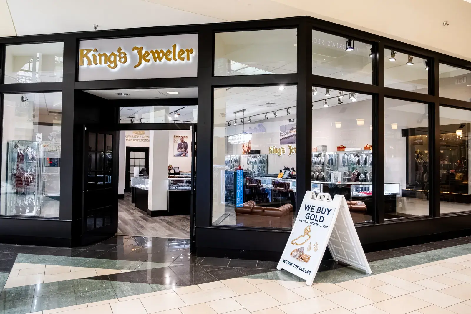 King's Jeweler storefront at The Shoppes at Buckland Hills