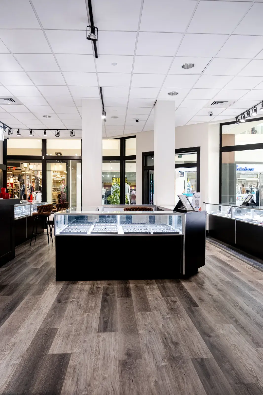 The center showcase at King's Jeweler